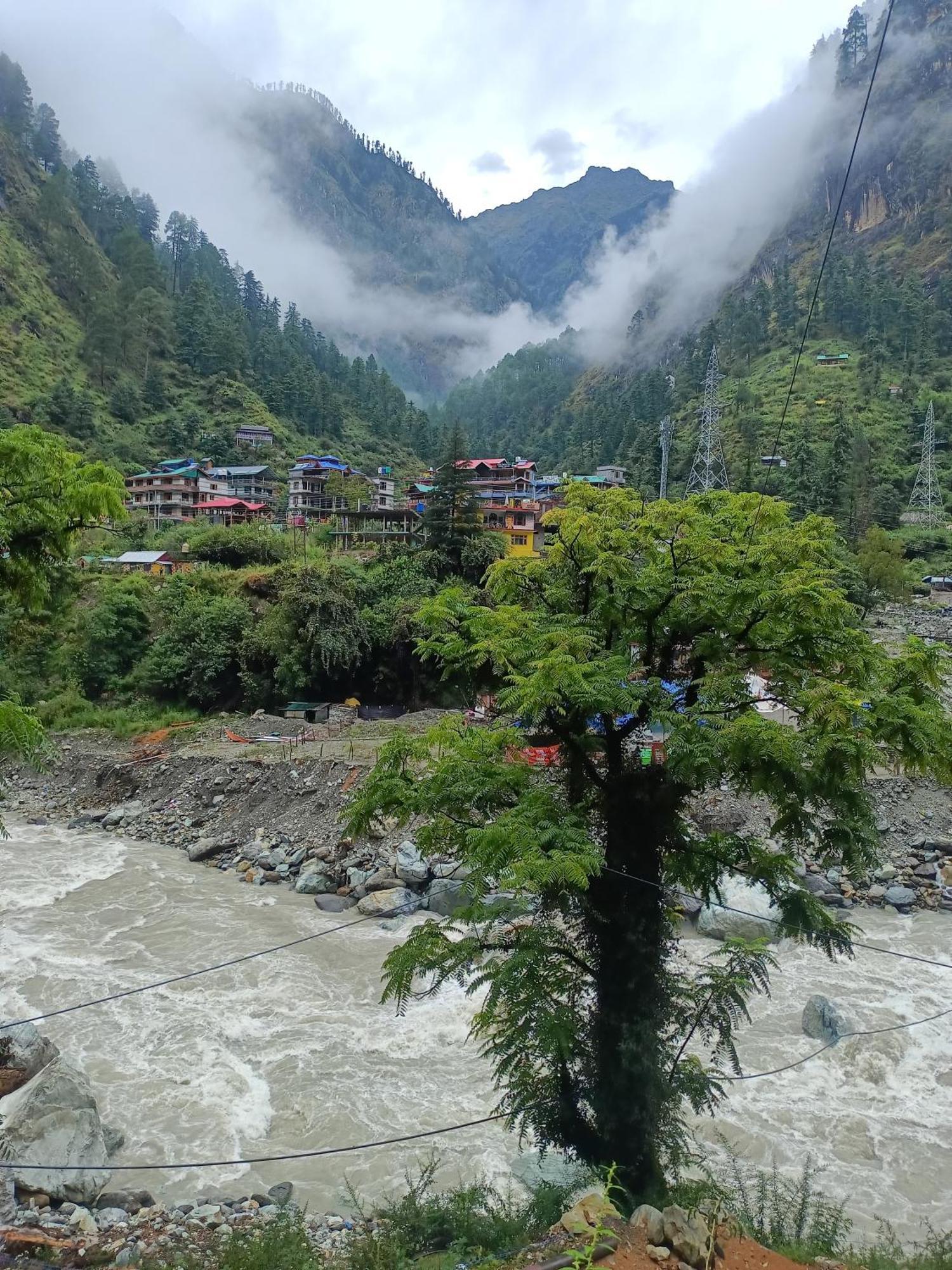 Pahadirovers Homestay & Cafe Kasol Extérieur photo