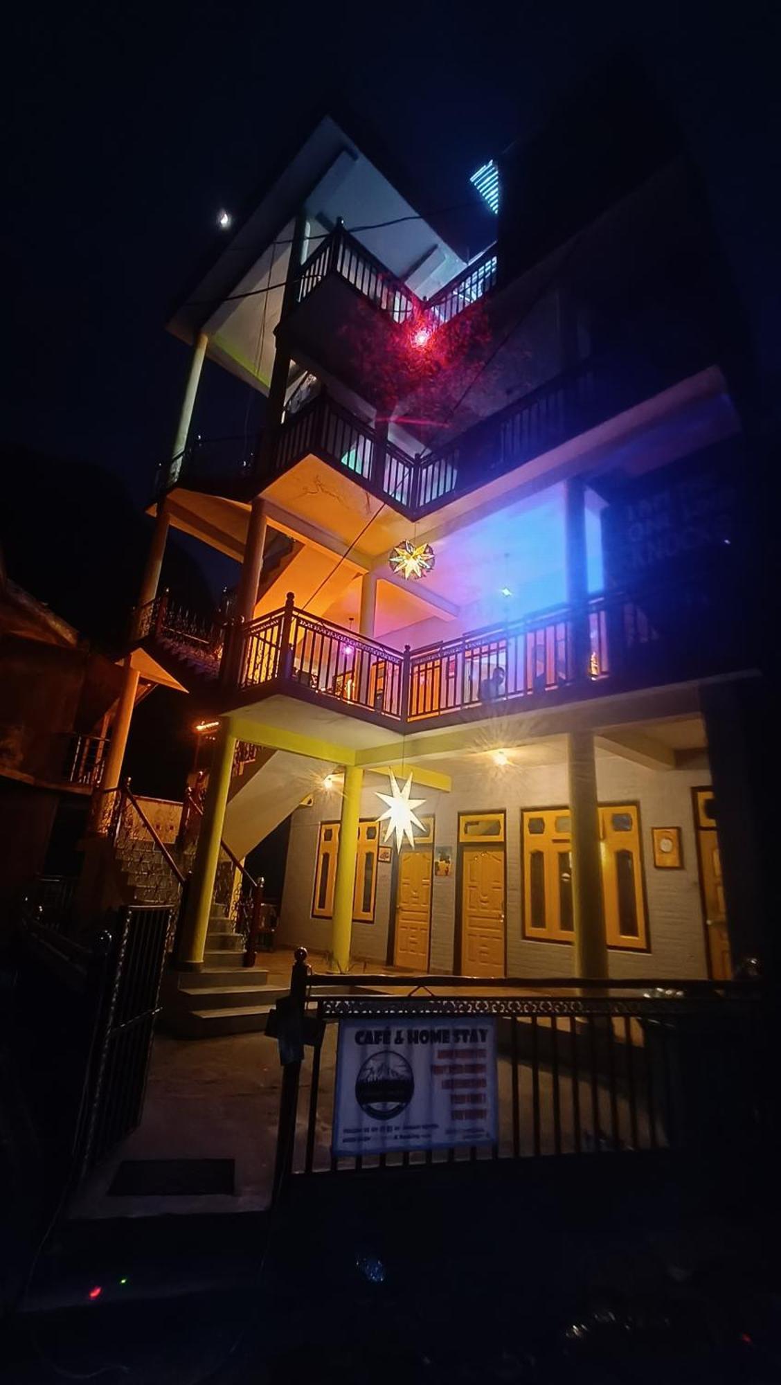 Pahadirovers Homestay & Cafe Kasol Extérieur photo