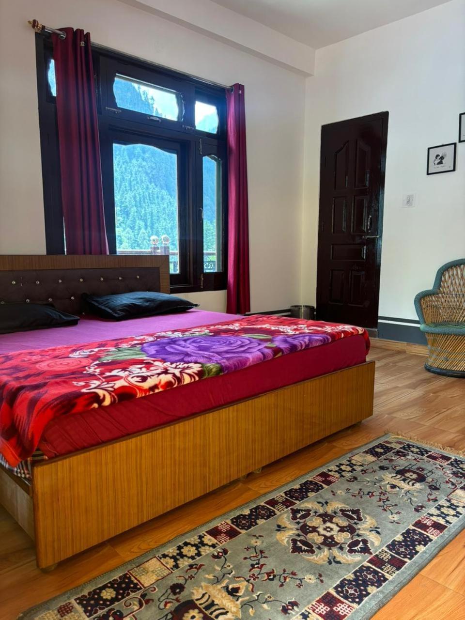 Pahadirovers Homestay & Cafe Kasol Extérieur photo