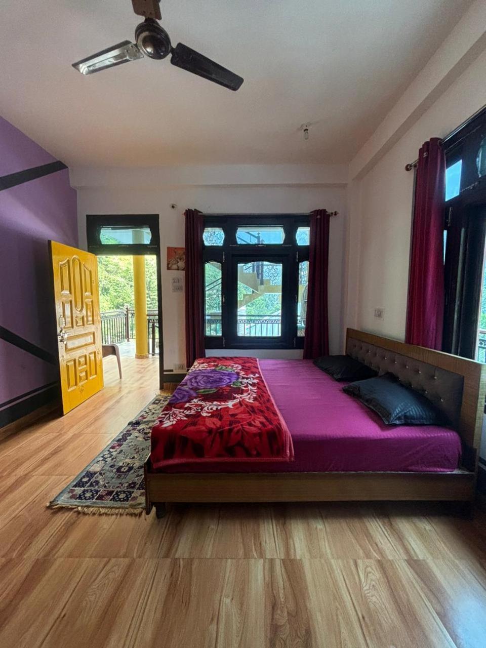 Pahadirovers Homestay & Cafe Kasol Extérieur photo