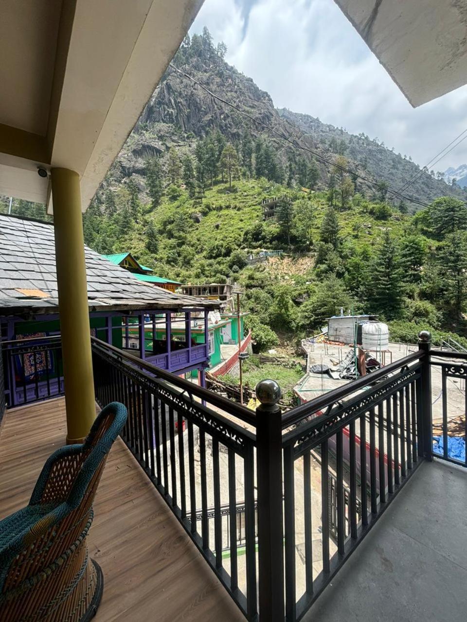 Pahadirovers Homestay & Cafe Kasol Extérieur photo