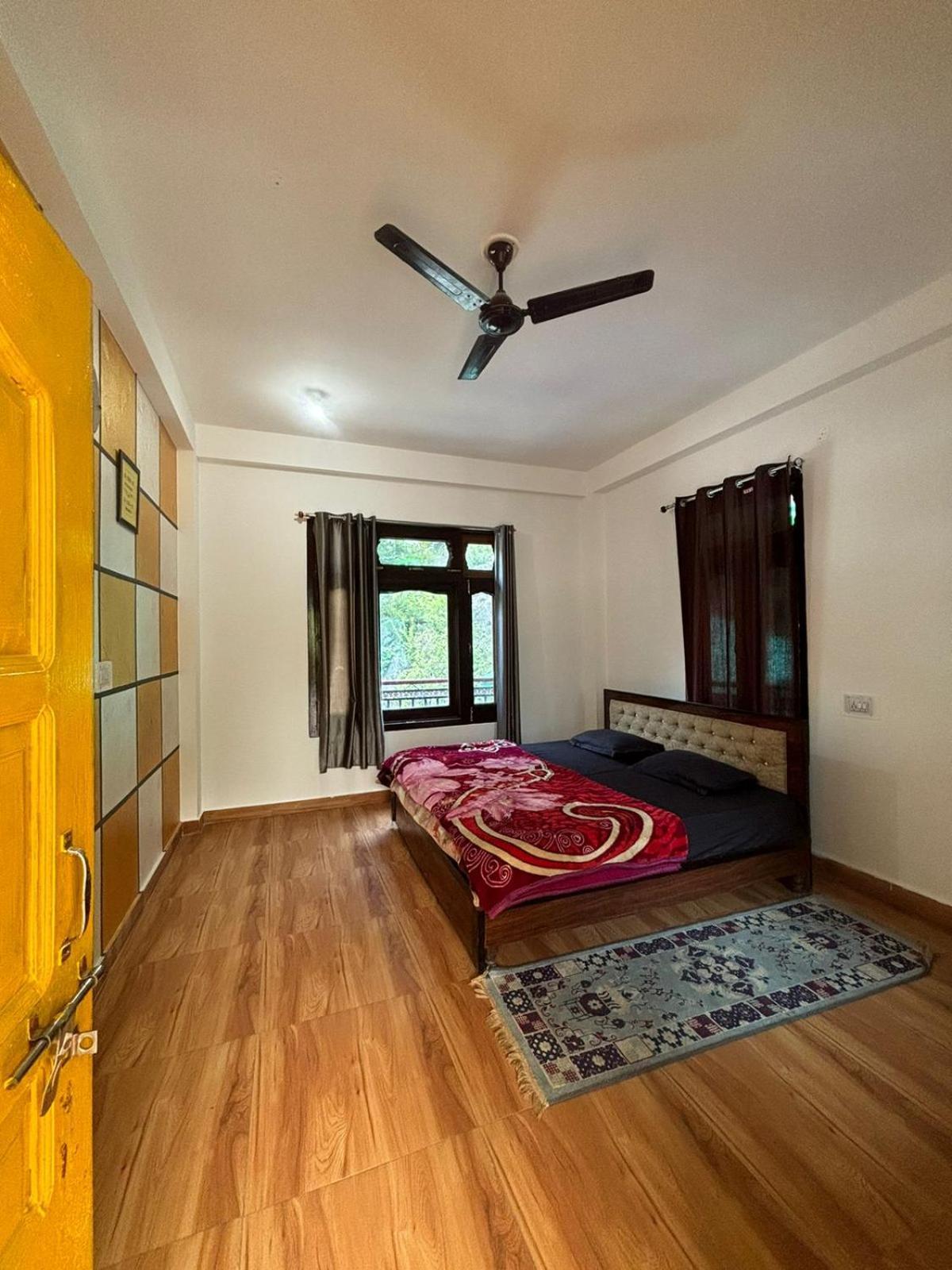 Pahadirovers Homestay & Cafe Kasol Extérieur photo