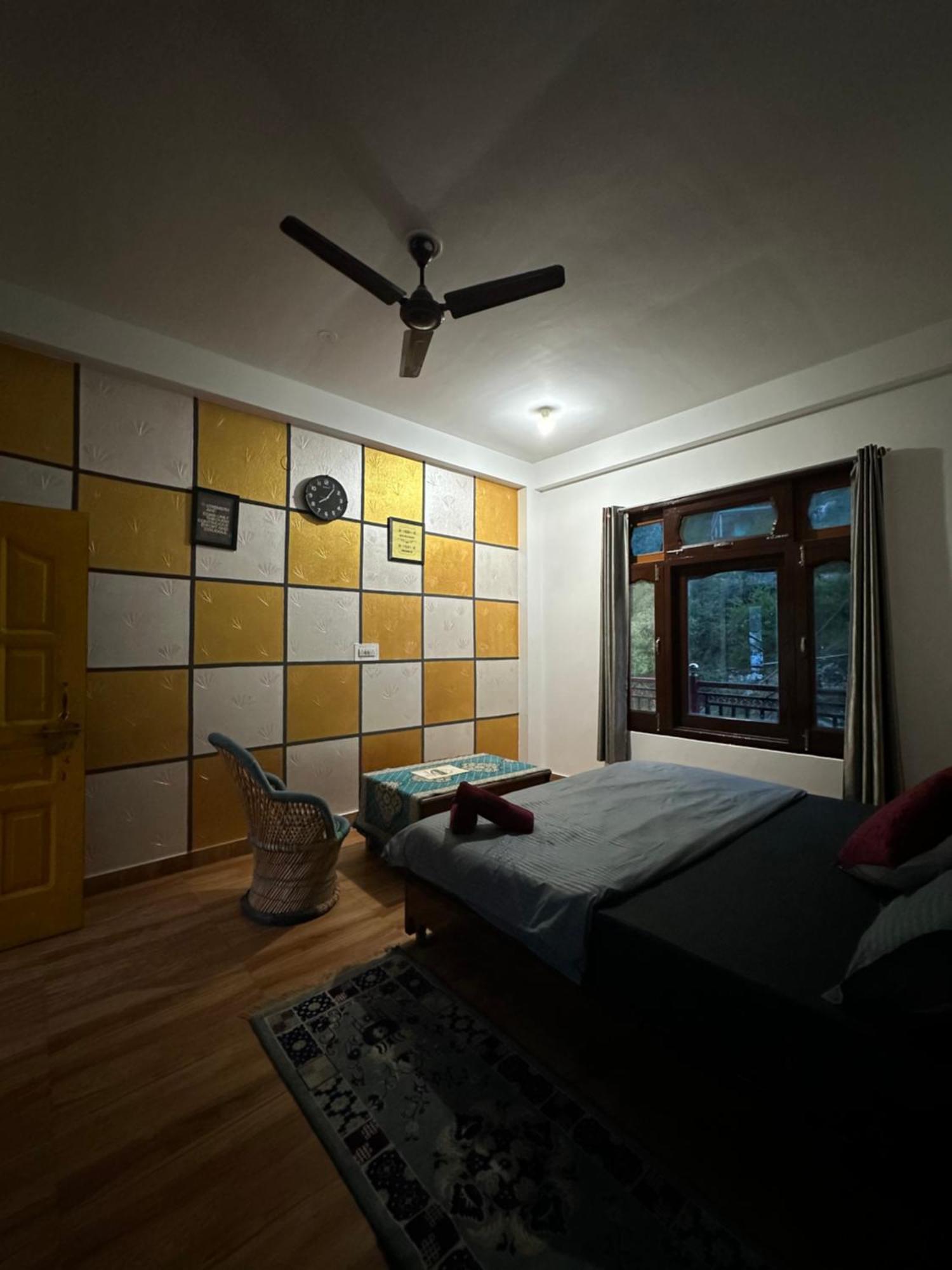 Pahadirovers Homestay & Cafe Kasol Extérieur photo