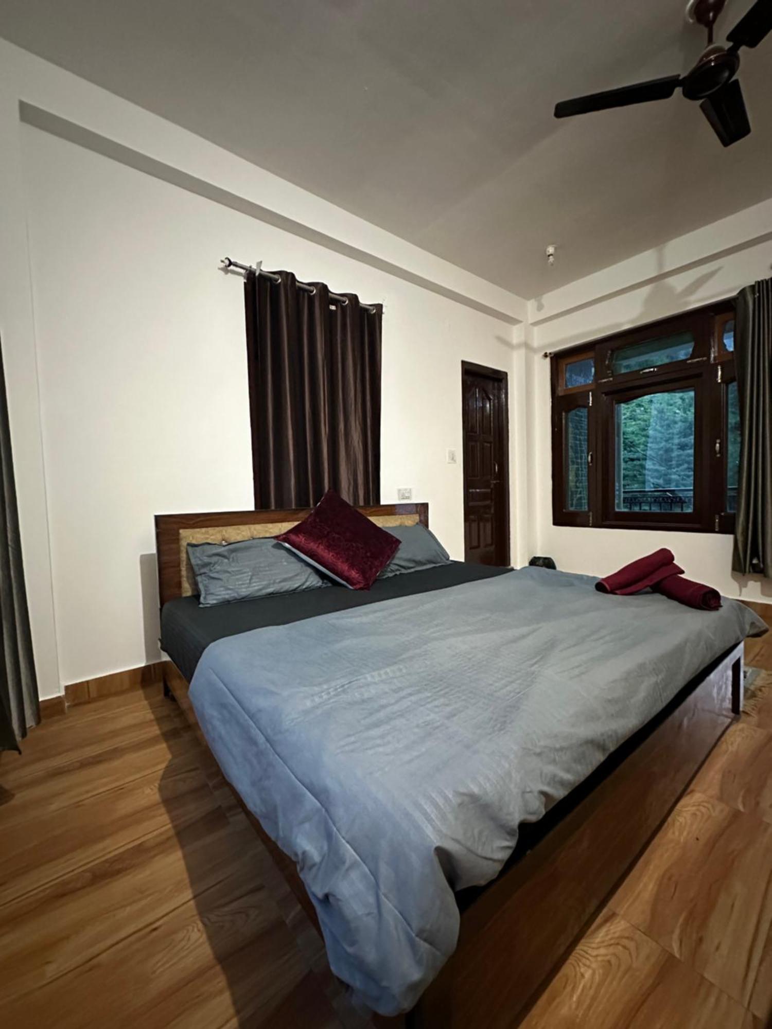 Pahadirovers Homestay & Cafe Kasol Extérieur photo