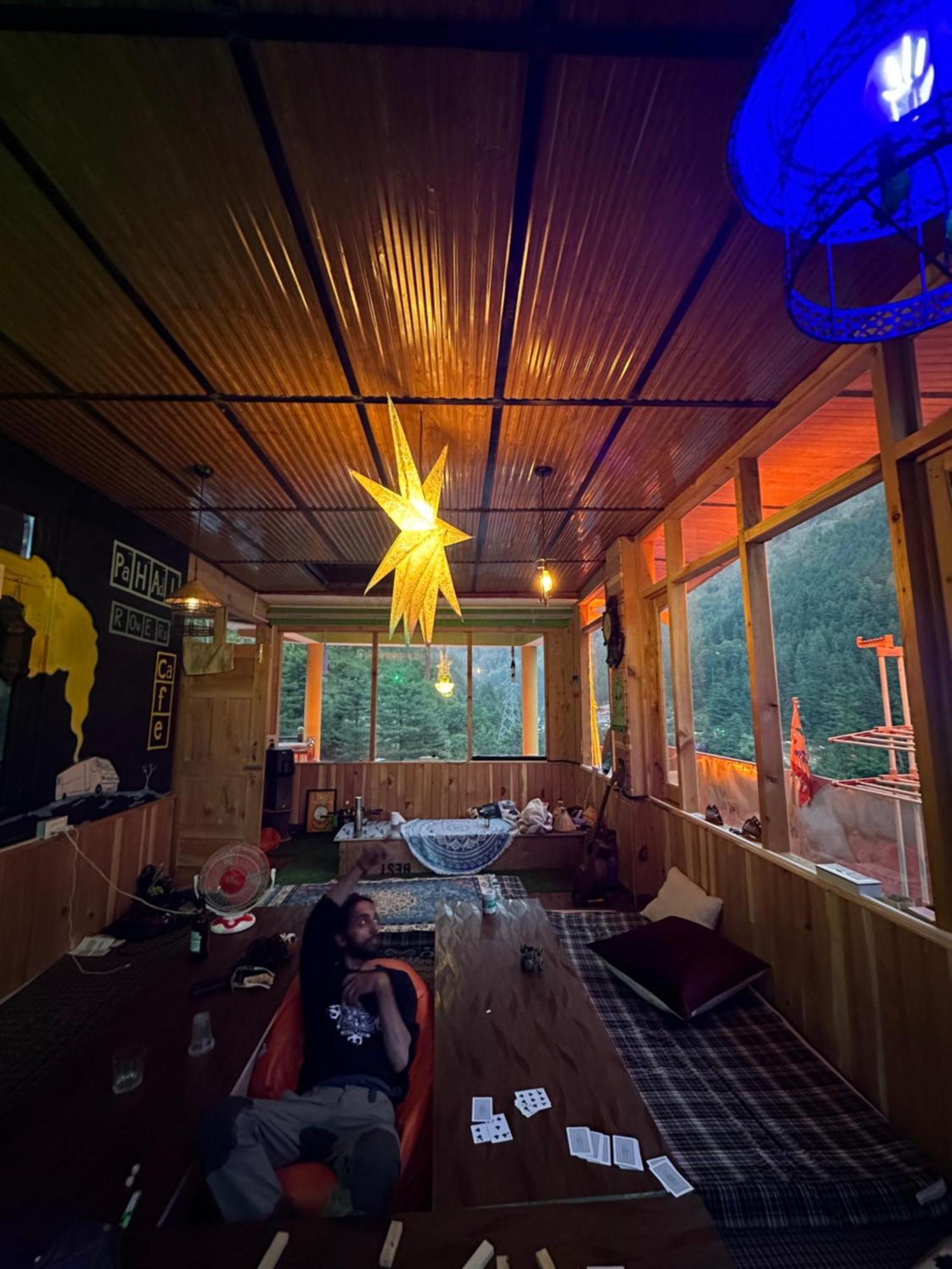 Pahadirovers Homestay & Cafe Kasol Extérieur photo