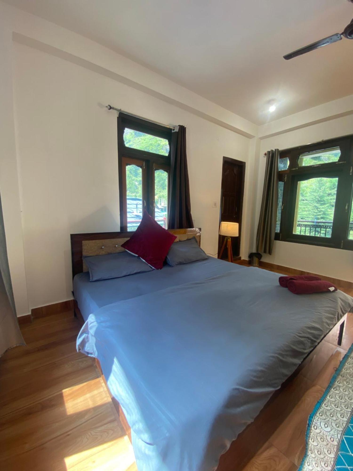 Pahadirovers Homestay & Cafe Kasol Extérieur photo