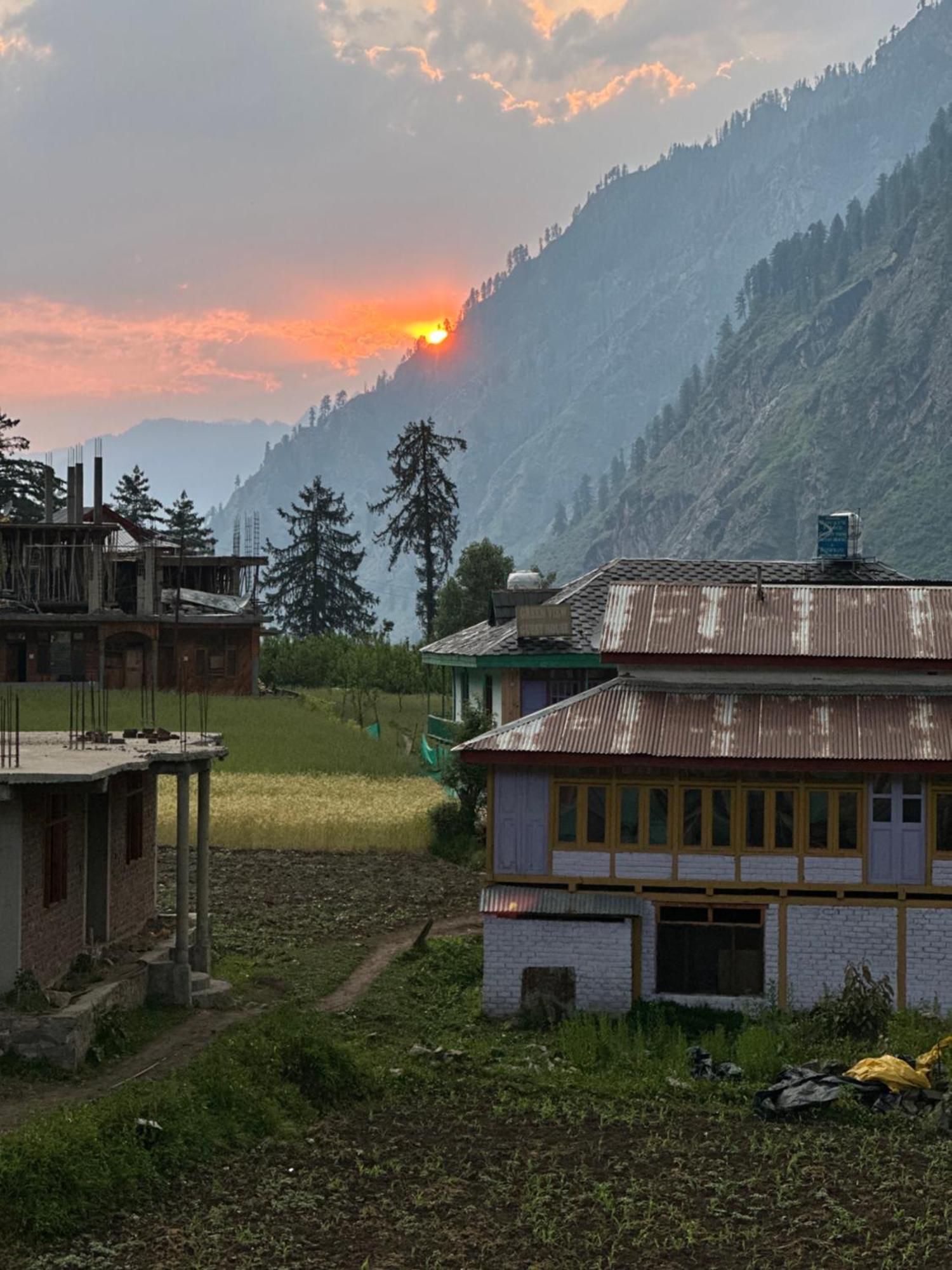 Pahadirovers Homestay & Cafe Kasol Extérieur photo