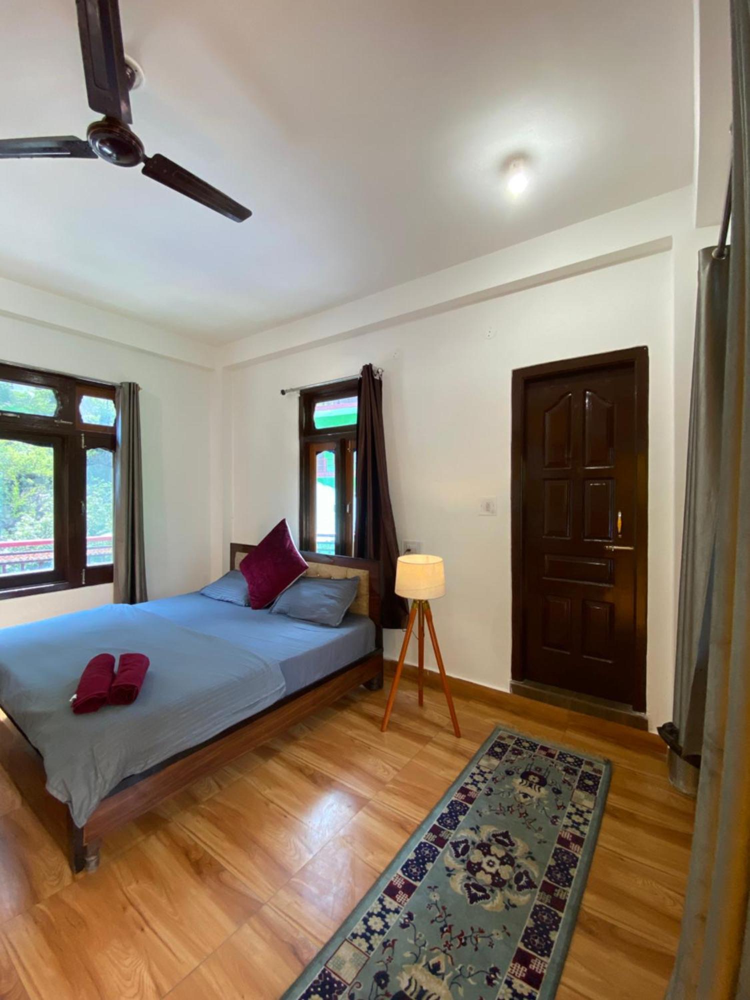 Pahadirovers Homestay & Cafe Kasol Extérieur photo