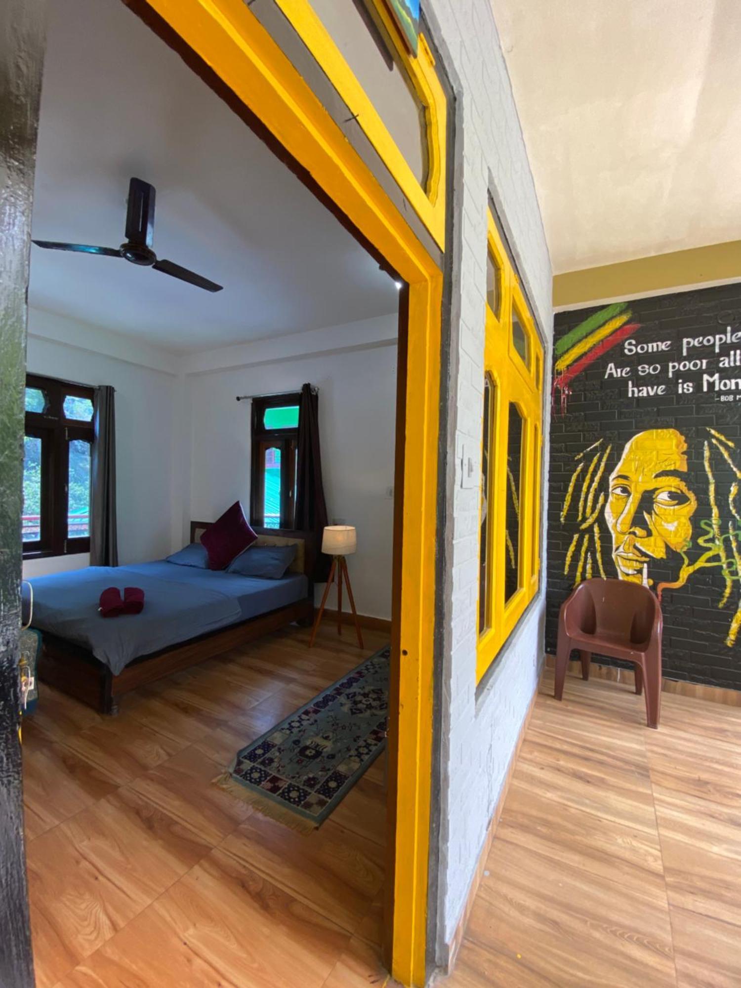 Pahadirovers Homestay & Cafe Kasol Extérieur photo