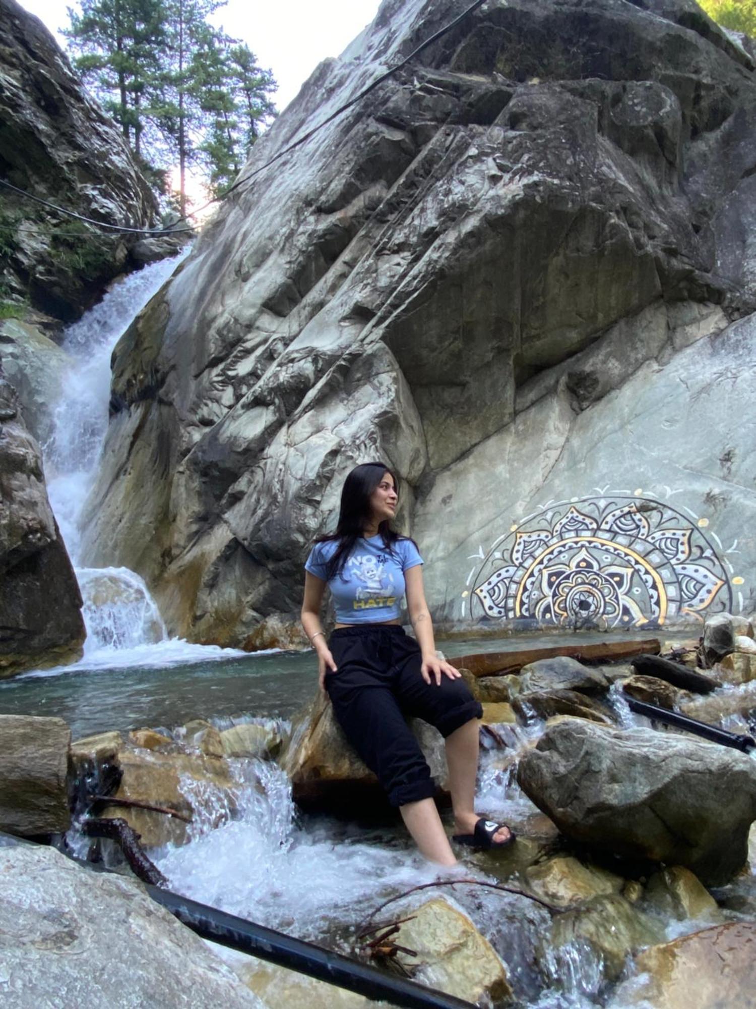 Pahadirovers Homestay & Cafe Kasol Extérieur photo