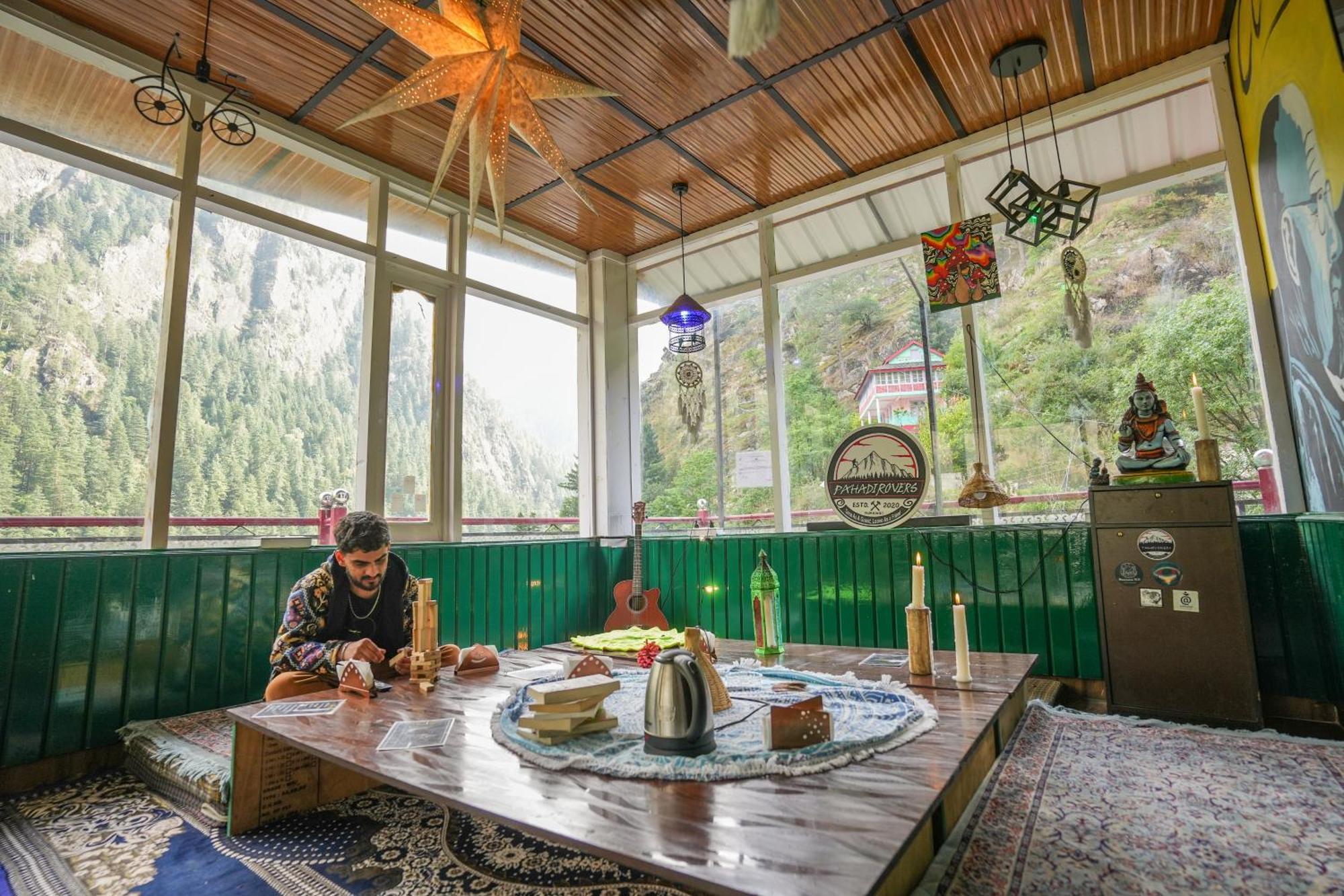 Pahadirovers Homestay & Cafe Kasol Extérieur photo
